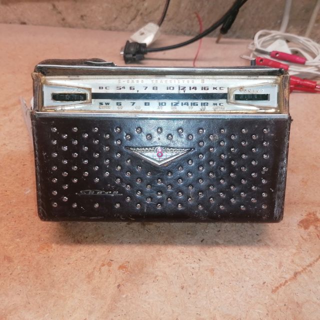 Radio muy antigua , oferta .