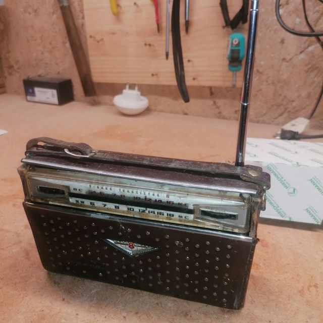 Radio muy antigua , oferta .