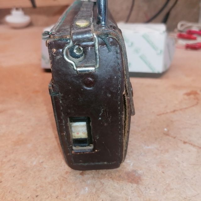 Radio muy antigua , oferta .