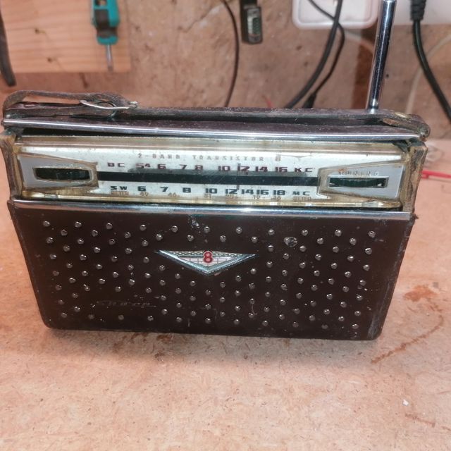 Radio muy antigua , oferta .