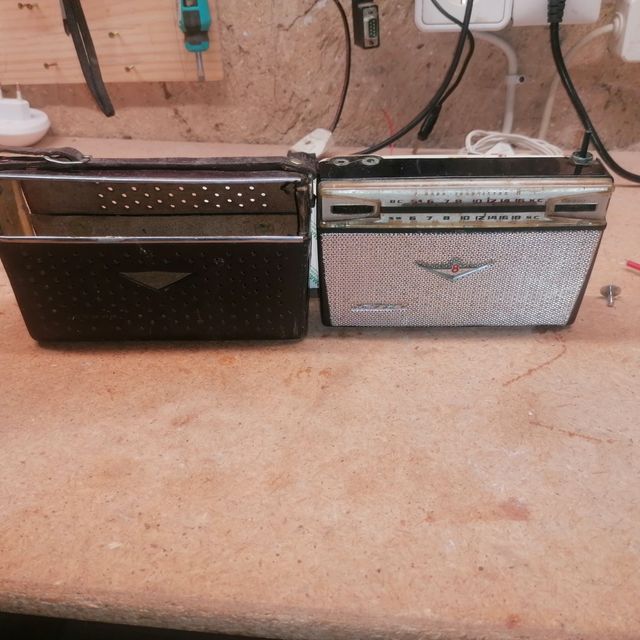 Radio muy antigua , oferta .