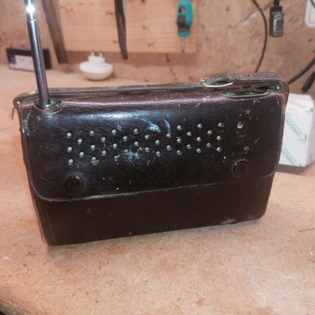 Radio muy antigua , oferta .