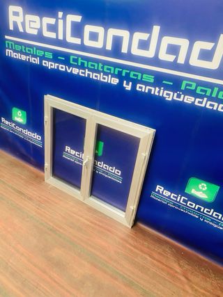 Nº52. Ventana abatible de aluminio gris.