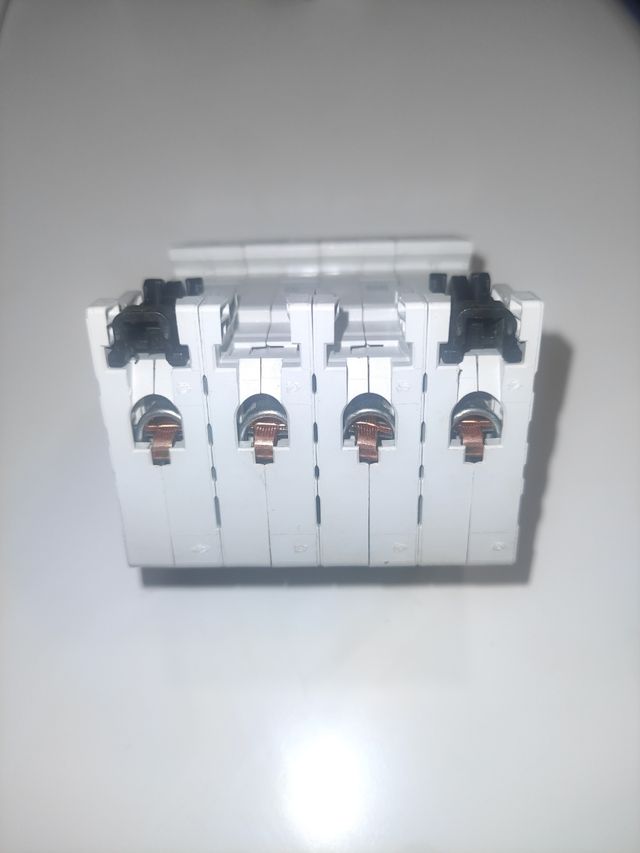 Automático ABB 4P 16A 400v