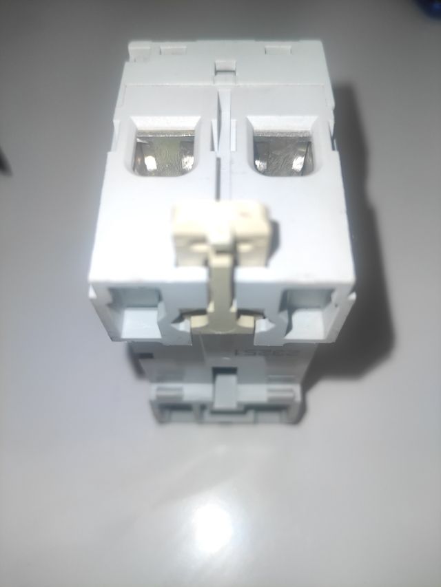 Diferencial Merlín gerin 2P 25A 300mA