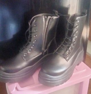 Ropa Militar (camuflaje) y botas