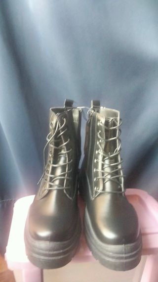 Ropa Militar (camuflaje) y botas