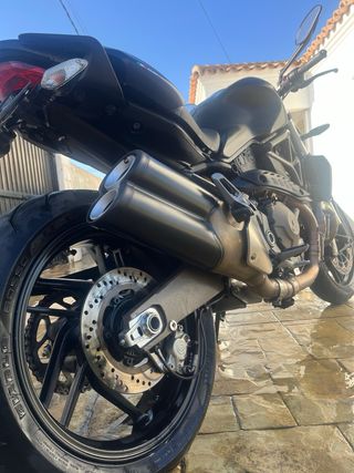 Ducati Monster 821. A2