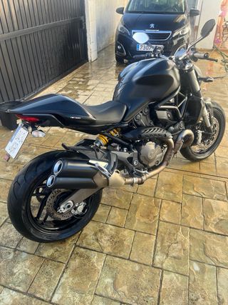 Ducati Monster 821. A2
