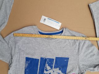 T-shirt nuova e un berretto