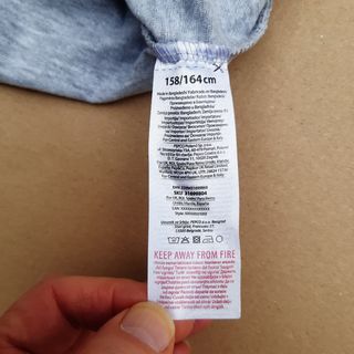 T-shirt nuova e un berretto