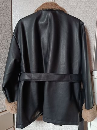 Chaqueta negra polipiel pelo Shein Dazy seminueva