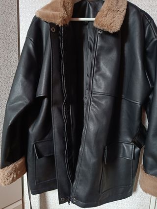 Chaqueta negra polipiel pelo Shein Dazy seminueva