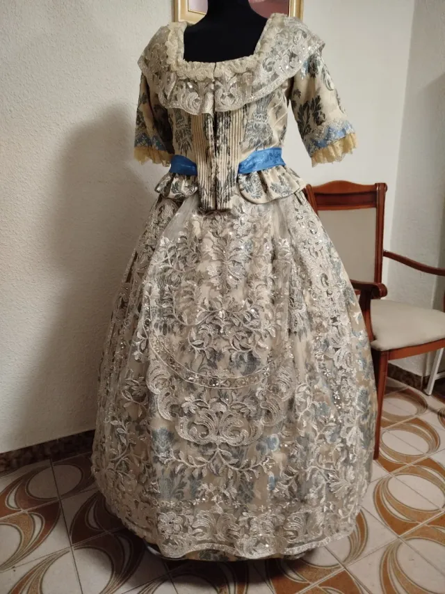 Alquiler de traje de fallera