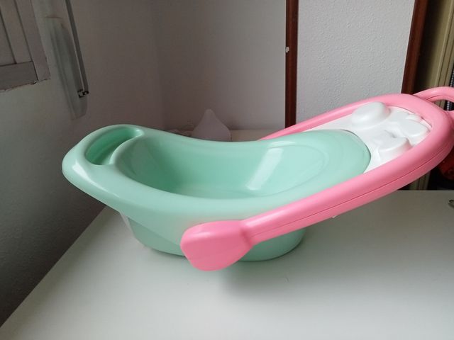 Trona y bañera para muñecos 2 en 1