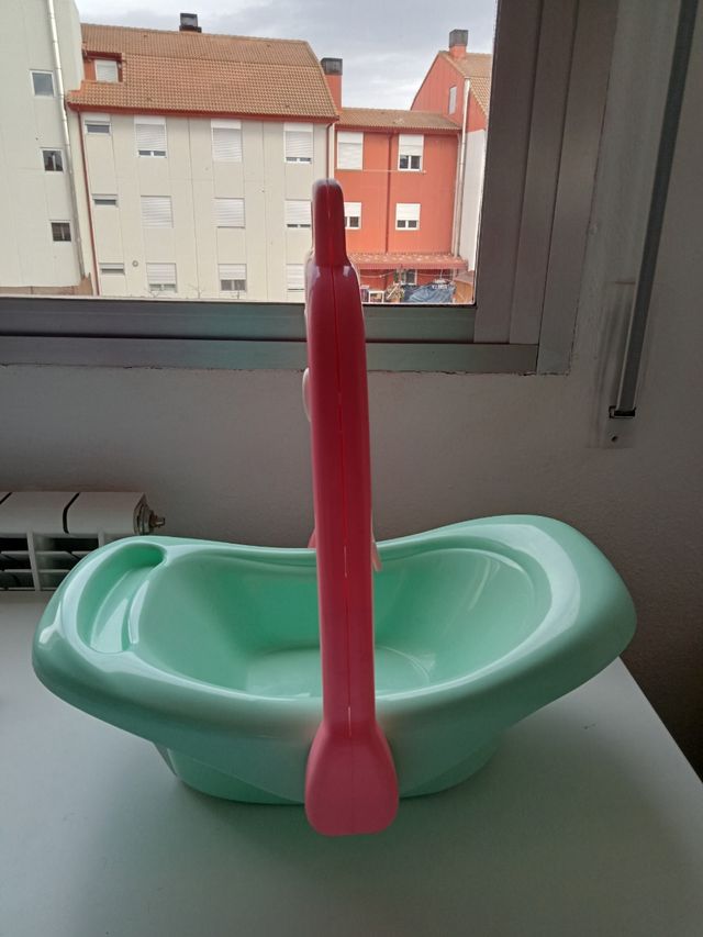 Trona y bañera para muñecos 2 en 1