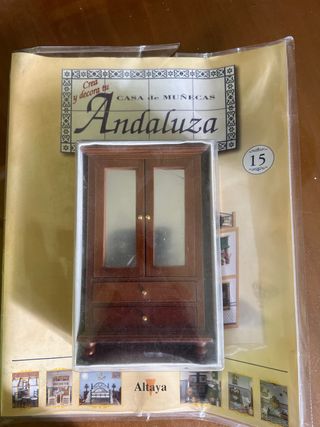 Casa de muñecas Andaluza. Fasciculos y mobiliario