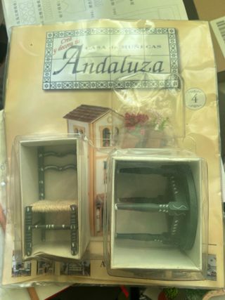 Casa de muñecas Andaluza. Fasciculos y mobiliario