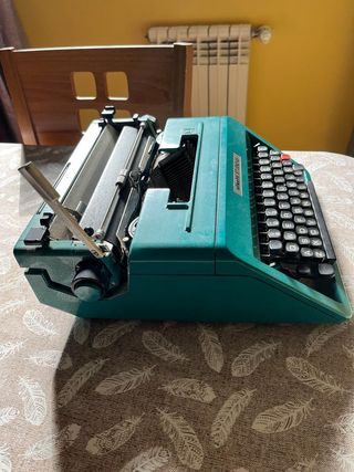 Maquina de escribir olivetti studio 45