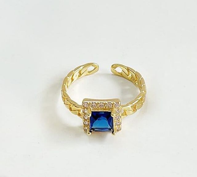 Anillo a 9€ la unidad, plata maciza con baño oro.