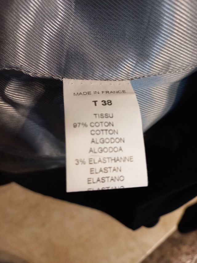 Chaqueta corta negra bordada Caroll