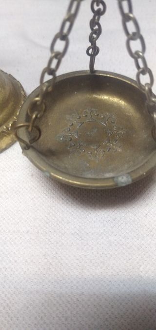 Quinque lámpara de aceite antigua y balanza