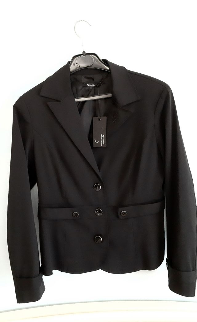 Blazer. Giacca nera da donna. Veste