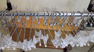Perchero plegable de acero con ruedas