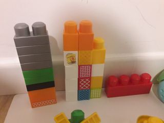 Correpasillos musical y lote Mega Bloks