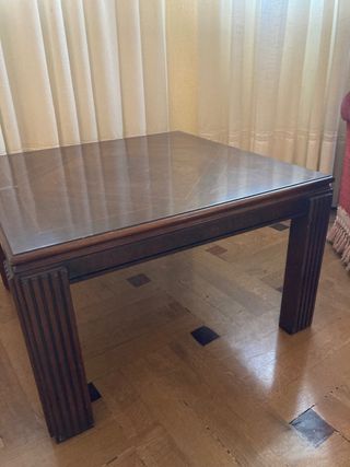 Aparador de madera de nogal estilo castellano.