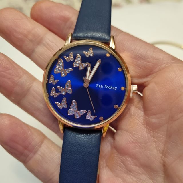 Conjunto de reloj y 4 pulseras nuevo