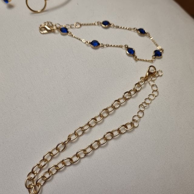 Conjunto de reloj y 4 pulseras nuevo