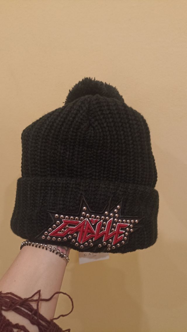 Cappello gaelle con cartellino