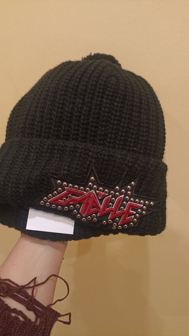 Cappello gaelle con cartellino