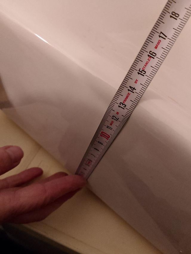 LAVABO DE PORCELANA SOBRE ENCIMERA ROCA