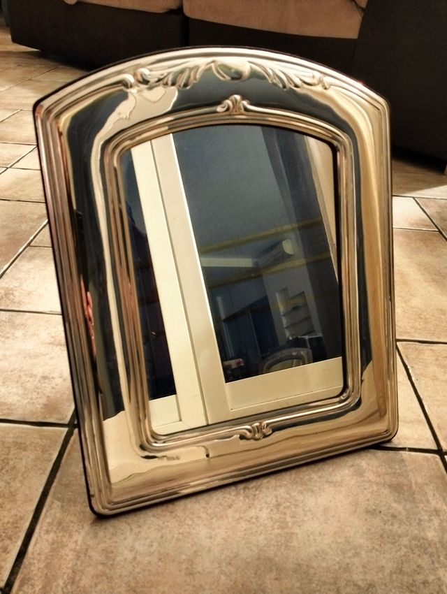 Cornice e specchio da tavolo