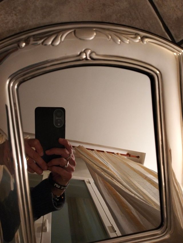 Cornice e specchio da tavolo