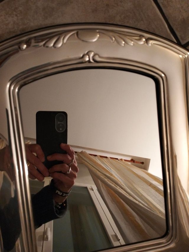 Cornice e specchio da tavolo