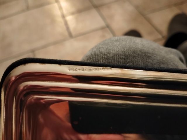 Cornice e specchio da tavolo