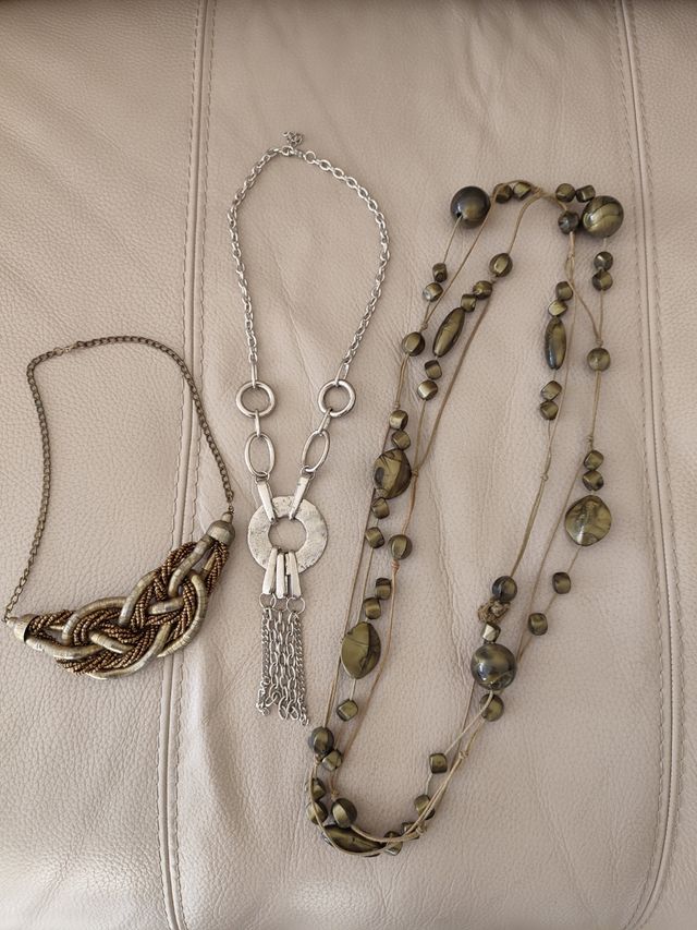 Lote de tres collares de bisuteria