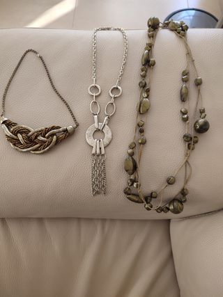 Lote de tres collares de bisuteria