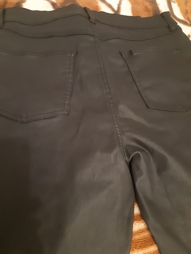 Pantalón emitacion de piel