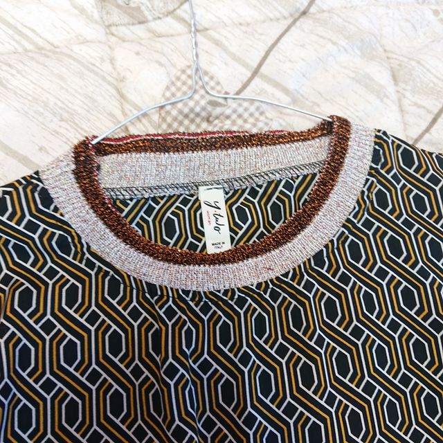 Blusa motivo geometrico 