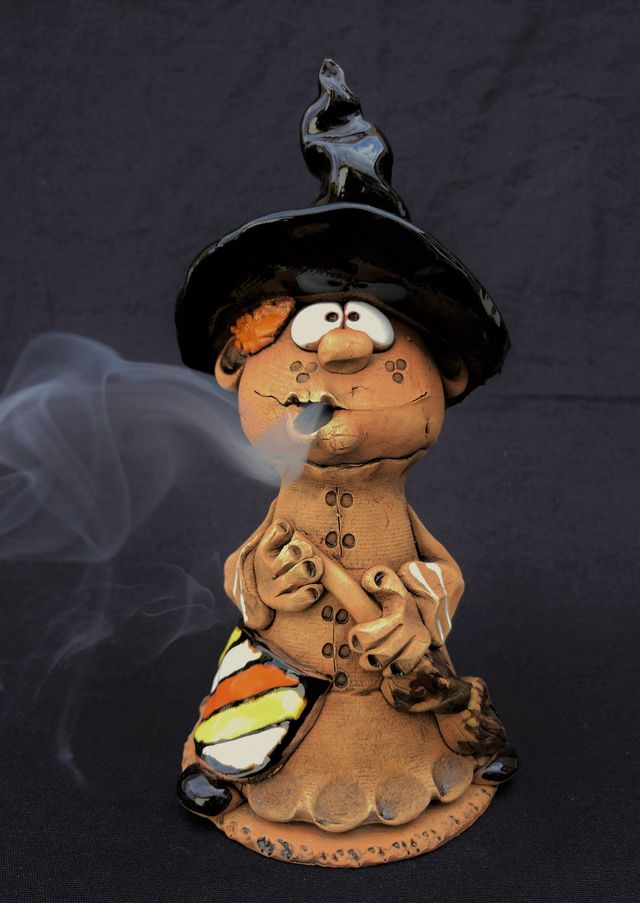 CERDITO. QUEMADOR DE CONOS DE INCIENSO