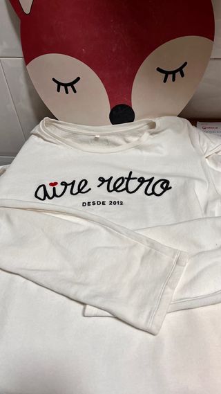 sudadera blanca de aire retro
