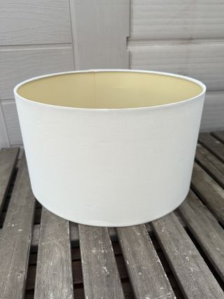 Pantalla de lampara grande blanca