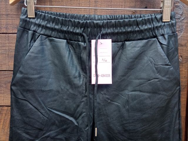 Pantalón polipiel nuevo