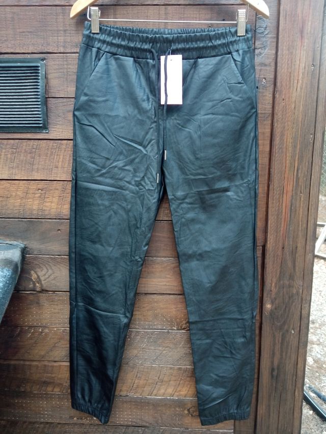 Pantalón polipiel nuevo