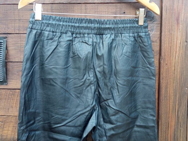 Pantalón polipiel nuevo