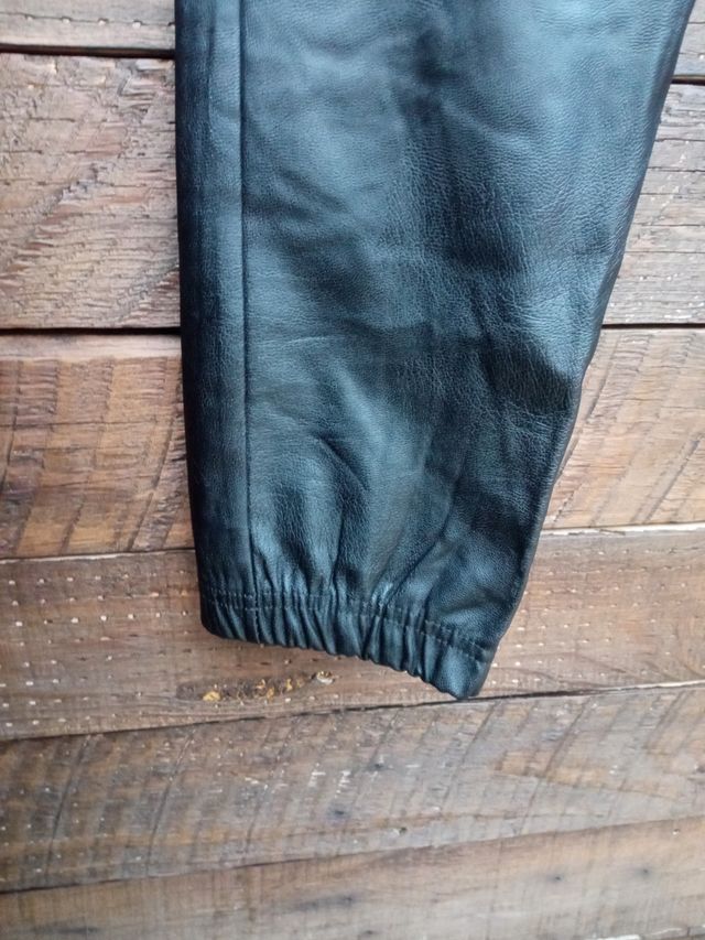 Pantalón polipiel nuevo